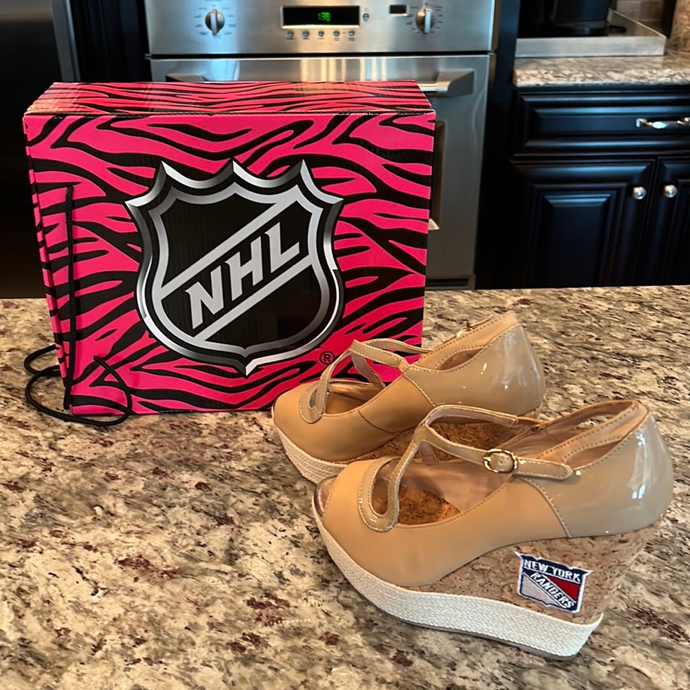Woman’s NHL New York Rangers Cuce Wedge Heels Size 8